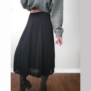 Chiffon Pleated Black Midi Skirt